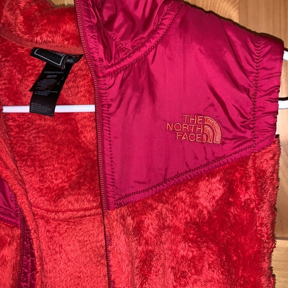 Like new! The North Face Fuzzy Vest - Picture 3 of 10